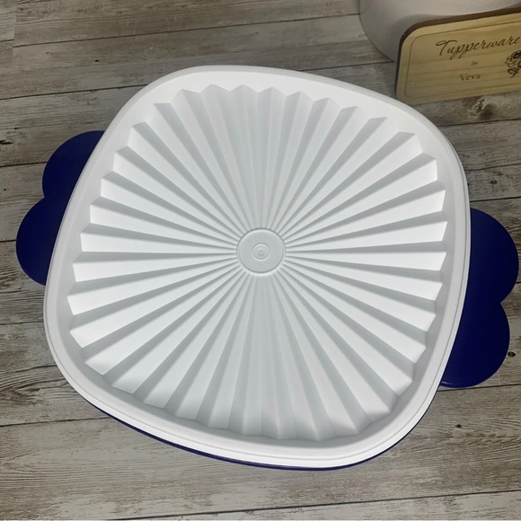 Tupperware NEW SERVALIER BOWL - Picture 2 of 2